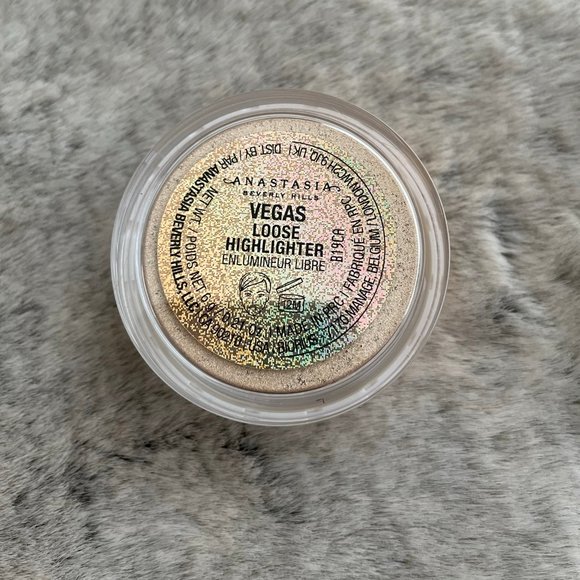 Anastasia Beverly Hills Loose Highlighter in shade Vegas - Picture 3 of 6